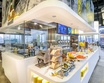 Yello Hotel Harmoni Jakarta - Jakarta - Buffet
