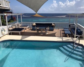 Moxons Beach Club - Boscobel - Piscina