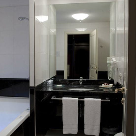 Hotel Maxim image 1