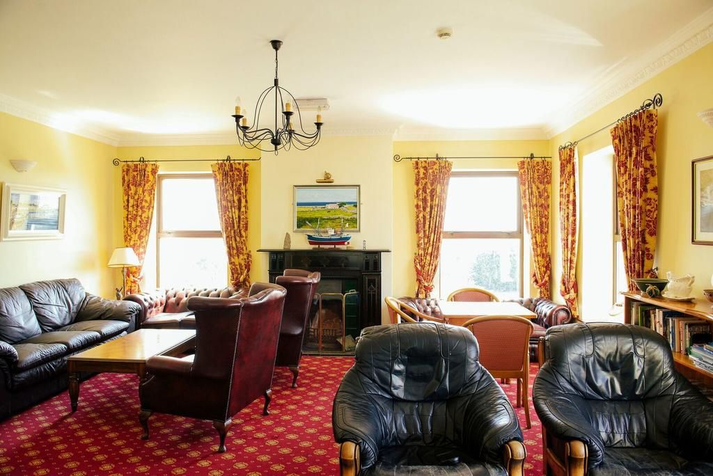 Pier House Bed & Breakfast - اينيشمور - غرفة معيشة