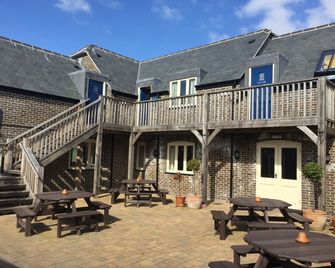 New Inn - Dorchester - דורצ'סטר - בניין