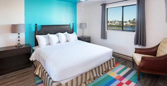 Coast River Inn By OYO Seaside - Seaside - Phòng ngủ