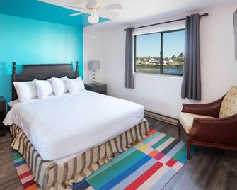 Coast River Inn By OYO Seaside - Seaside - Phòng ngủ