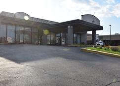 FairBridge Inn Express Melrose Park - Melrose Park - Building