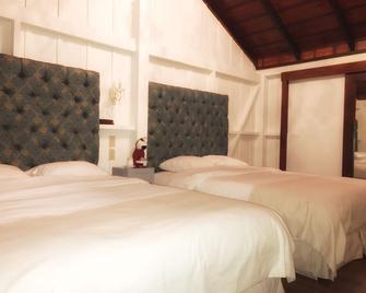 Finca Lerida Coffee Plantation & Boutique Hotel - Boquete - Bedroom
