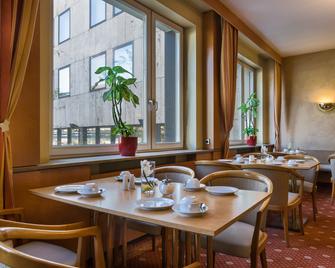 โรงแรมรีเคอร์ สตุทท์การ์ท เฮาพท์บานโฮฟ - สตุตการ์ต - ร้านอาหาร