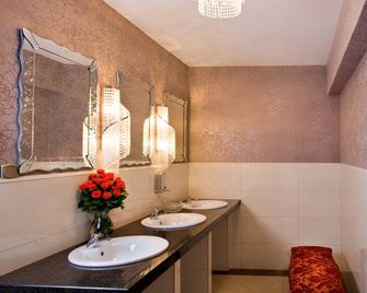 Dom Bankietowy Arkadia - Sochaczew - Baño