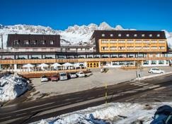 Hotel Arnika Wellness - San Pellegrino - Building