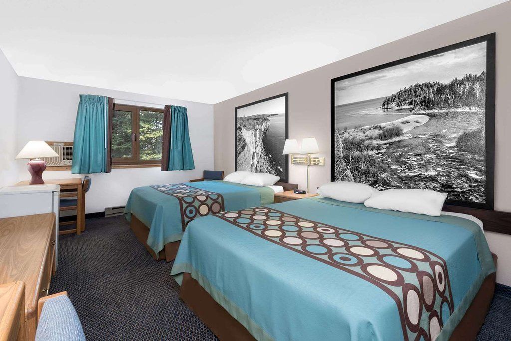 Bedroom view of Super 8 by Wyndham Duluth
