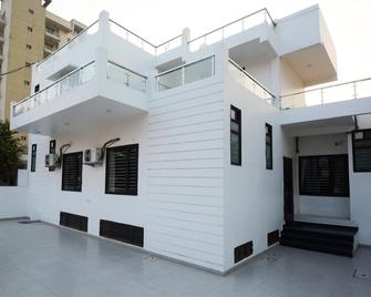 Comfort Stay - Faridabad - Building
