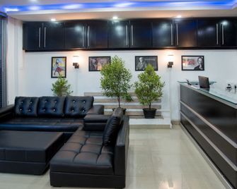 J. I. T Hotel - Aizawl - Recepción