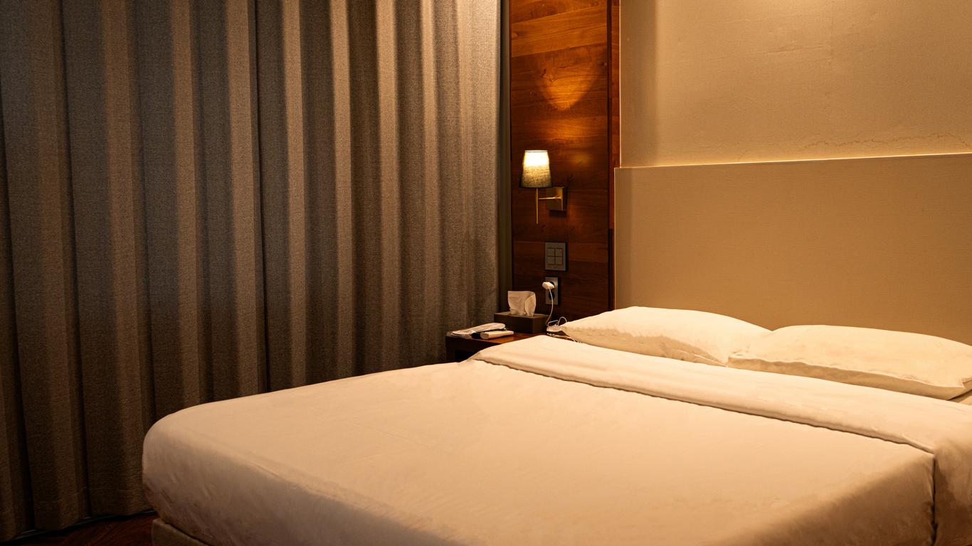 Emerald Hotel