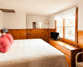 The Seagrove Suites & Guest Rooms - Eastham - Bedroom