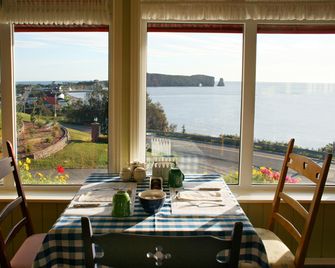 Hôtel le Mirage - Perce - Restaurace