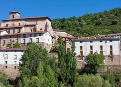 Posada Hoyos de Iregua - Villoslada de Cameros - Building