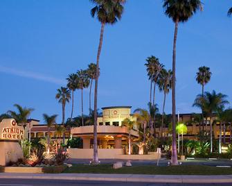 Atrium Hotel at Orange County Airport - Irvine - Edificio