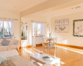 Aran Walkers Lodge - اينيشمور - غرفة معيشة