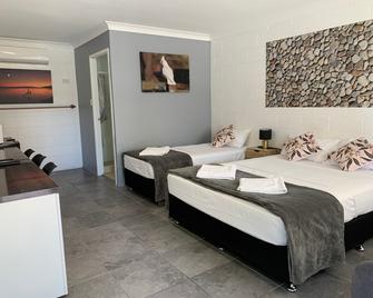 Spanish Lace Motor Inn - Townsville - Bedroom