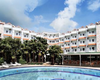 Uk Hotel Kiris - Antalya - Edificio