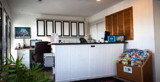 Town & Country Motel - Osage Beach - Front desk