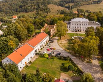 Hotel Jedlinka - Jedlina-Zdrój - Vista del exterior