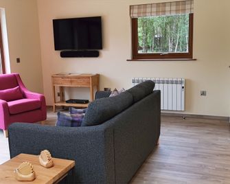 Bunroy Park - Roy Bridge - Salon