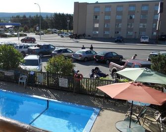 Lazy Bear Lodge - Cranbrook - Piscina