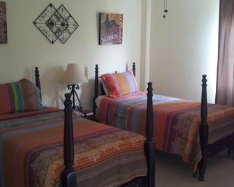 The Pasanggrahan Royal Boutique Hotel - Philipsburg - Bedroom