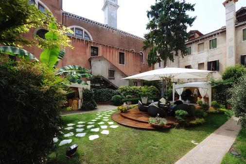 Hotel Abbazia - Venice - Outdoor view