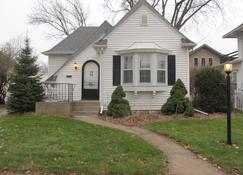 Storybook Home - Rochester - Edificio