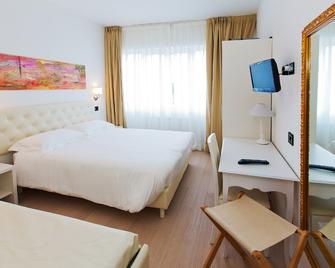 Hotel Mainè - Finale Ligure - Dormitor