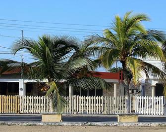 San Felipe Inn Yucatan - Rio Lagartos - Edificio