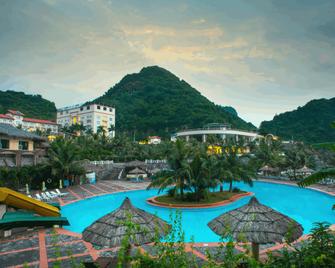 Cat Ba Island Resort & Spa - Cát Bà - Pool