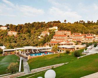 Alva Hotel - Berga - Building