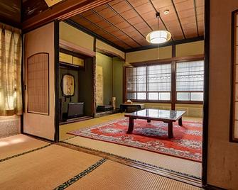 Itajin Ryokan - Katsuyama - Living room