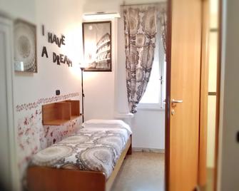 Domus De Angelis - Roma - Camera da letto