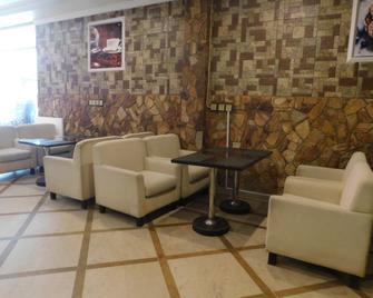 Triple One Hotel Suites - Abbottabad - Lounge