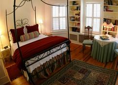 The Yellow House on Plott Creek Road - Waynesville - Slaapkamer