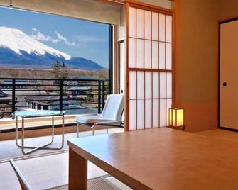 تاجاوجي - فوجيكاواجوتشيكو - شرفة