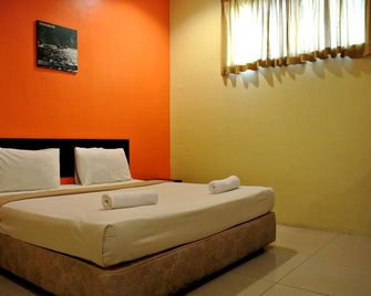 Wau Hotel & Cafe - Jerantut - Bedroom