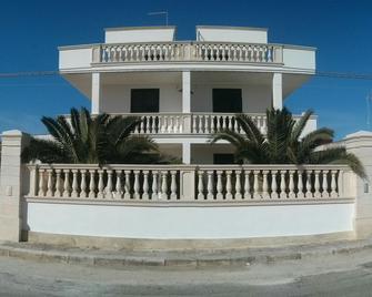 Dimora Liccisa - Torre Lapillo - Edificio
