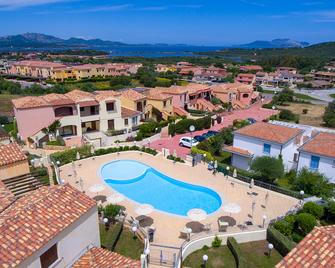 Villaggio Turchese - أولبيا - حوض السباحة