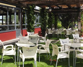 Hotel Cuatro Calzadas - Mozarbez - Outdoors view