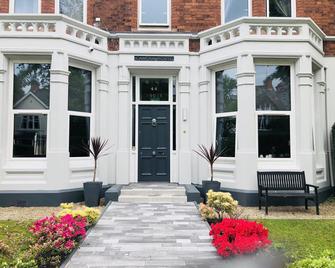 Camera House - Guest house - Belfast - Building