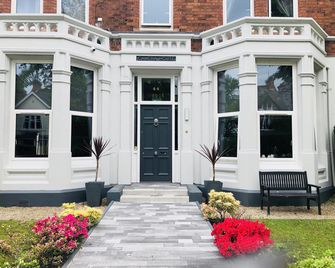 Camera House - Guest house - Belfast - Building