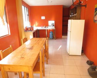 El Recreo Backpackers - Baños de Agua Santa - Cocina