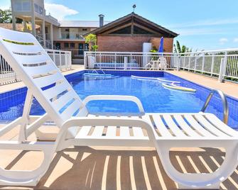 Hotel Maricá - פנייה - בריכה