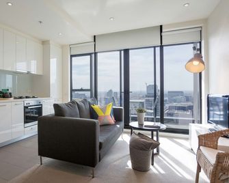 Aria Hotel Apartments - Clarendon - Melbourne - Living room
