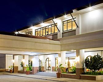 Plaza Del Norte Hotel & Convention Center - Laoag - Building