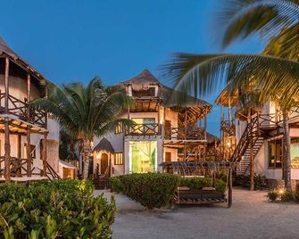 Hotel Villas Flamingos - הולבוקס איילנד - בניין